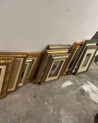 Stock di cornici per quadri di varie misure