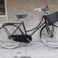 Donna ragazza 24 MAXI con cestino pronta all'uso 