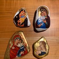 Icone su sassi del Piave