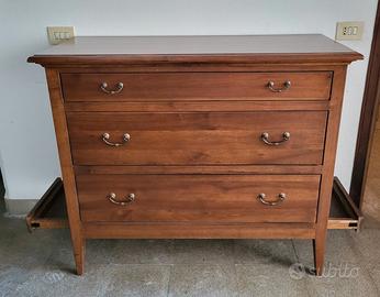 Comó e comodini in legno massello noce