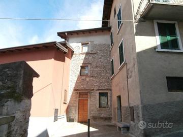 Casa indipendente di 90 m² con 3 locali a Nesso