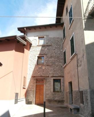 Casa indipendente di 90 m² con 3 locali a Nesso