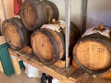 Due batteri di Aceto Balsamico