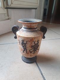 vaso in terracotta stile etrusco