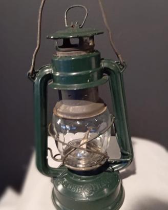 Lampada petrolio antica elettrificata