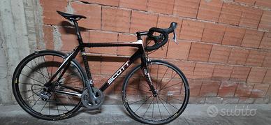 Bici da corsa Scott CR1 in Carbonio