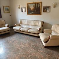 Salotto in pelle – divano 3 posti + 2 poltrone