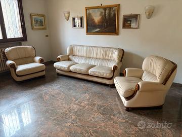 Salotto in pelle – divano 3 posti + 2 poltrone