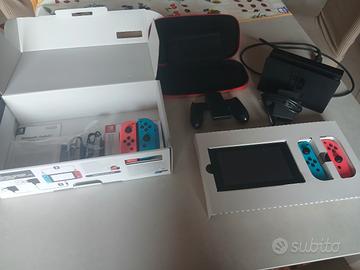 nintendo switch 1 e alcuni gadget 