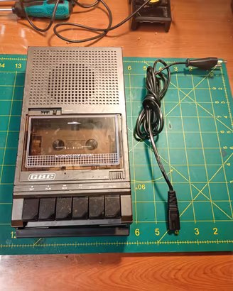 Registratore a cassette portatile GBC