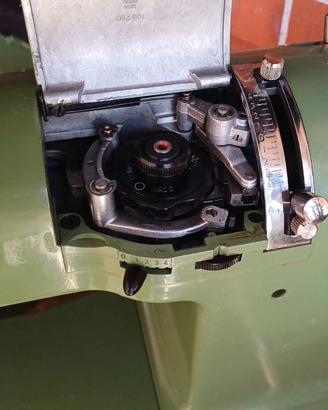 Titolo: Macchina da Cucire Vintage Elna Supermatic