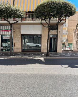 NEGOZIO NEL CENTRO DI GAETA - VIA MAZZINI