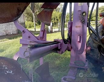 Aratro monovomere voltaorecchio