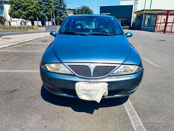 LANCIA Y VANITY A METANO