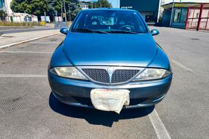 LANCIA Y VANITY A METANO