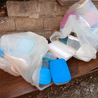 contenitori con coperchi