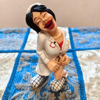 Caricatura statuetta infermiera h18 cm