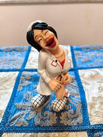 Caricatura statuetta infermiera h18 cm