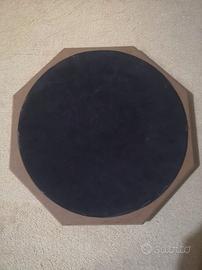 pad più due coppie di bacchette. 