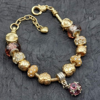 Bracciale charms oro e viola portafortuna