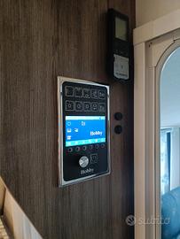 caravan recente con veranda.