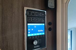 caravan recente con veranda.