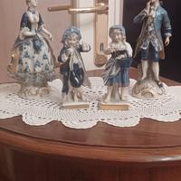 Quattro statuine in porcellana antica 