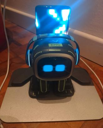 Robot Emo