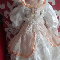 Bambola di porcellana da collezione