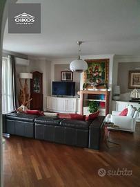 Attico / Mansarda di 198 m² con più di 5 locali e 