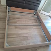 Letto matrimoniale con contenitore