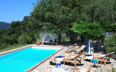 Rustico / Casale di 300 m² con più di 5 locali a C