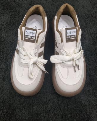 scarpe da donna 38,5. Desing sportivo e alla moda.