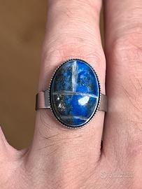 Anello con pietra lapislazzuli naturale