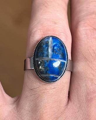 Anello con pietra lapislazzuli naturale
