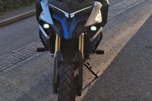 Voge Valico 525 dsx compresa di set 3 valigie Givi