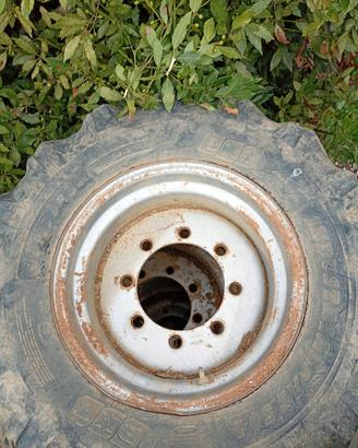 cerchi per telescopico complete di gomme  