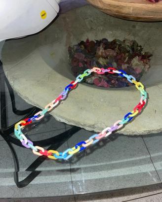 Collana con anelli colorati