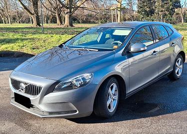 Volvo  V40 1.6 D   D2R-Design  Momentum