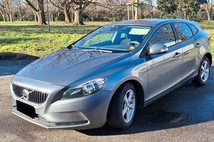 Volvo  V40 1.6 D   D2R-Design  Momentum