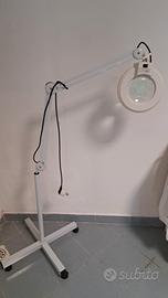Lampada con lente ingrandutrice
