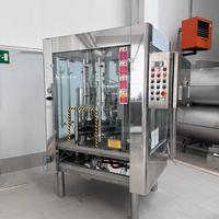 Imbottigliatrice e tappatrice industriale