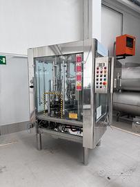 Imbottigliatrice e tappatrice industriale