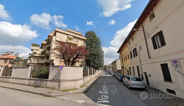 Posti Letto in un Trilocale con Balcone Privato