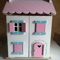 Casa delle bambole in legno