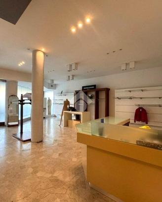 NEGOZIO A BATTAGLIA TERME