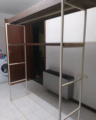 scaffale in ferro smaltato con 2 ripiani in legno 