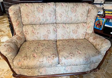 Divano damascato con 2 poltrone