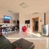 Trivano con veranda e posto auto coperto