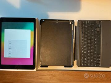 IPad 6 gen con custodia e tastiera Logitech